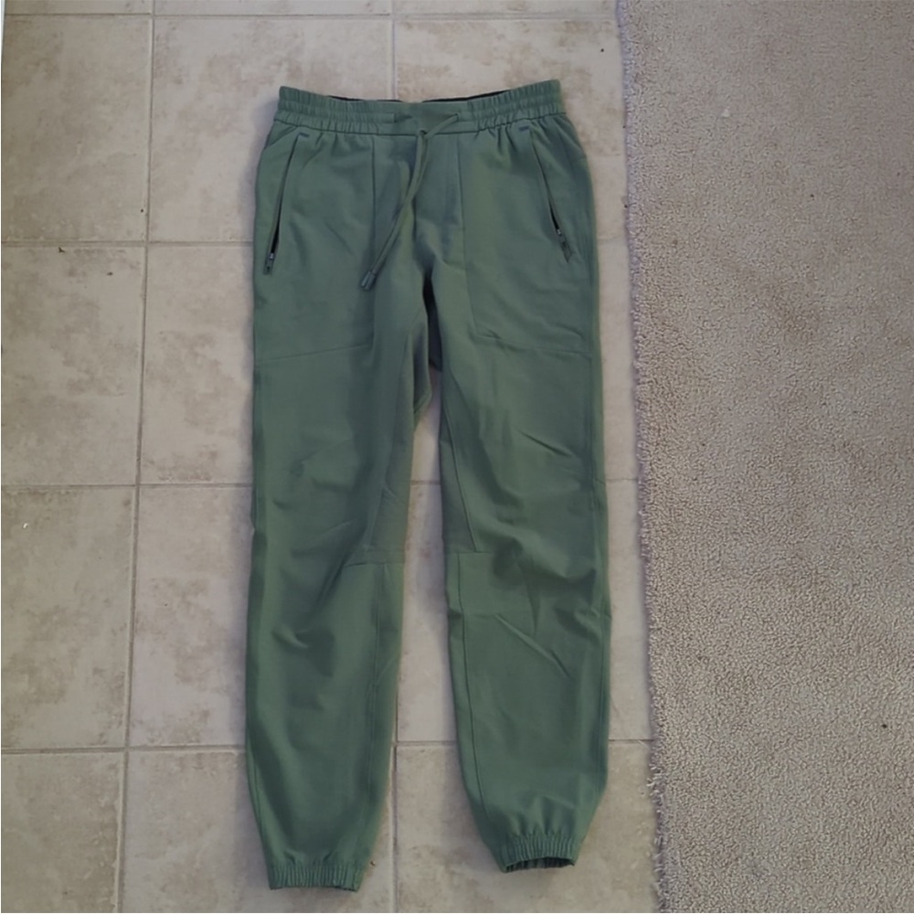 Lululemon license to train jogger